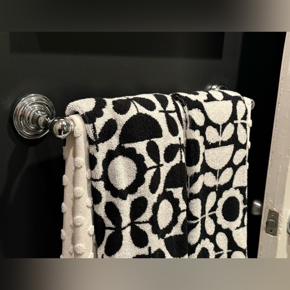 Kholer Chrome bathroom fixtures - toilet paper holder and towel bar - like new - Picture 5 of 5